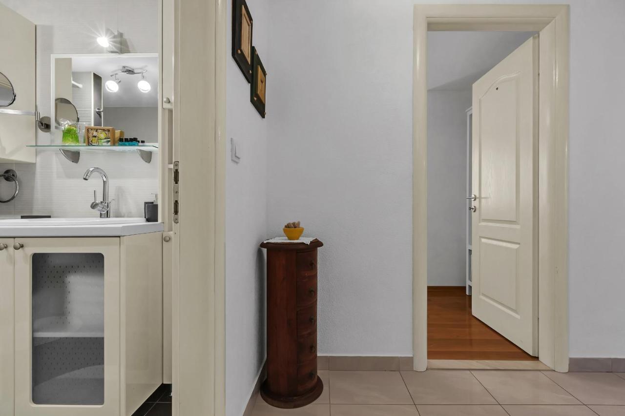 Dalmatia Oblutak Apartment *